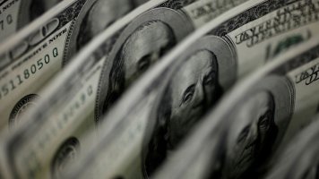 Ibovespa cai 2,68%, e dólar fecha em leve baixa a R$ 5,34