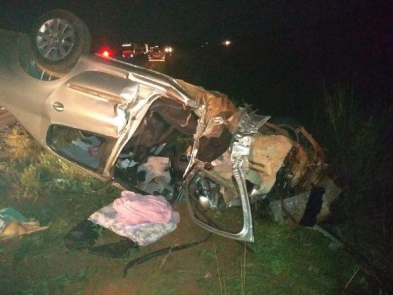 Colisão frontal entre carros na BR-364 deixa cinco feridos