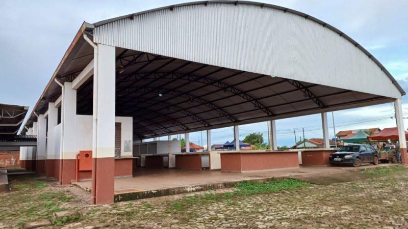 Feira do Produtor na Cohab II permanece abandonada e sem uso efetivo após quase uma década