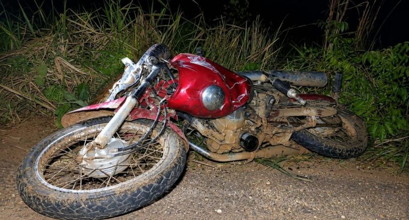 Grave colisão entre carro e moto deixa dois mortos em rodovia de Rondônia