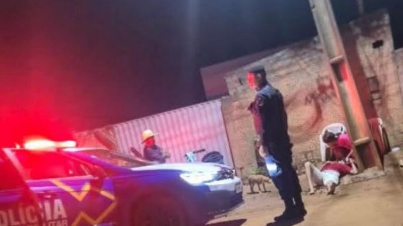 Homem é baleado várias vezes na frente de familiares
