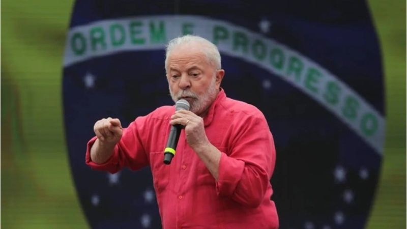 Lula comenta fuga de Flávio Bolsonaro do Brasil: 