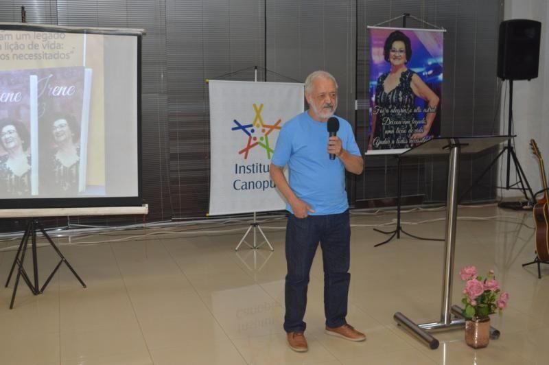 ROLIM DE MOURA: Wilson Britto lança livro "Irene Cruz" e Instituto Canopus faz doação para Mulheres de Lenço ROLIM DE MOURA: Wilson Britto lança livro "Irene Cruz" e Instituto Canopus faz doação para Mulheres de Lenço