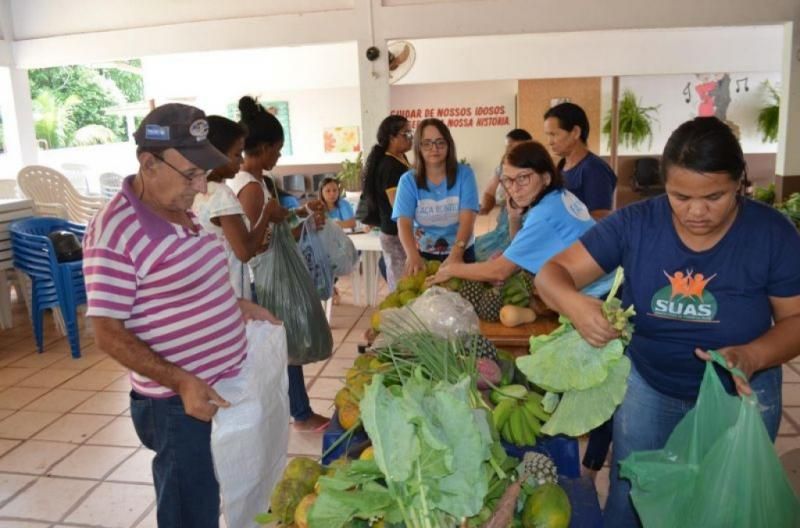 Prefeitura de Rolim de Moura distribuiu mais de 50 toneladas de alimentos para famílias Prefeitura de Rolim de Moura distribuiu mais de 50 toneladas de alimentos para famílias
