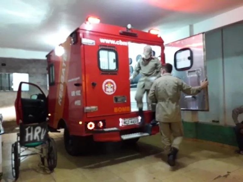 Carro é atacado a tiros na frente de haras em Vilhena; Um morre e outro fica ferido Carro é atacado a tiros na frente de haras em Vilhena; Um morre e outro fica ferido