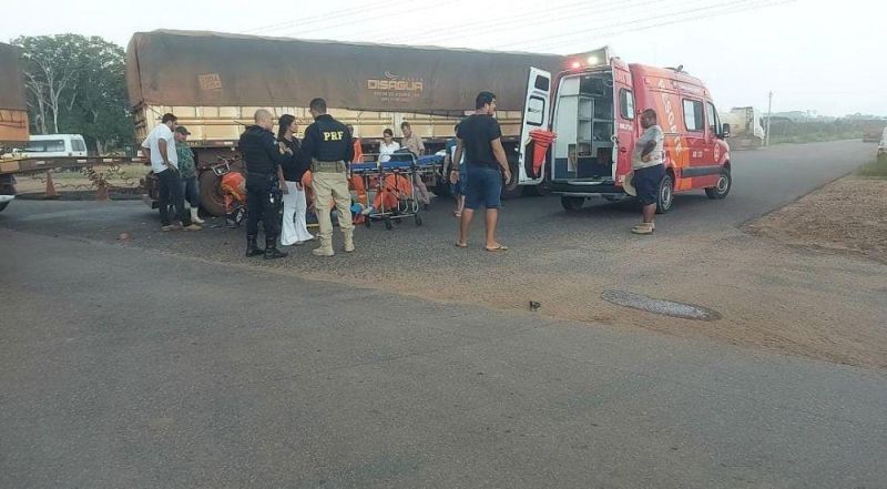 Mototaxista morre após colidir com carreta no anel viário em Ji-Paraná Mototaxista morre após colidir com carreta no anel viário em Ji-Paraná