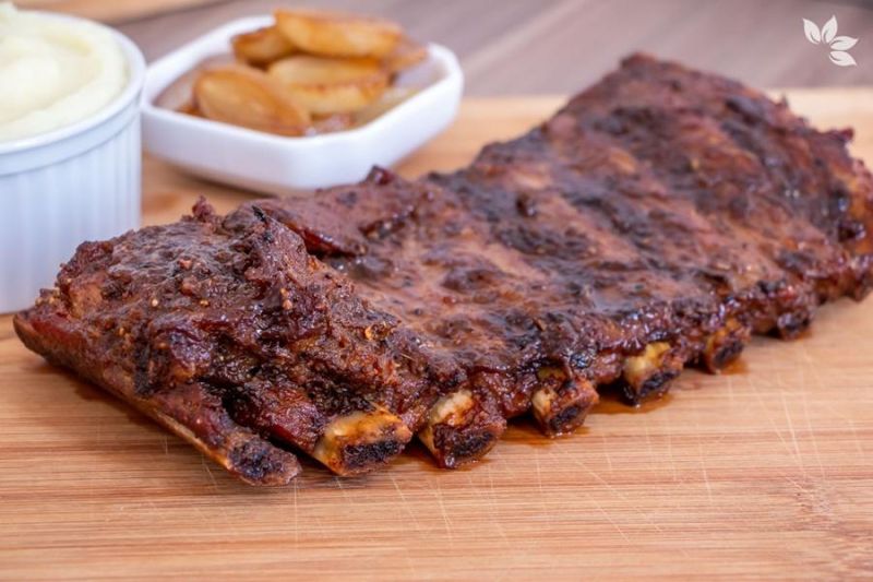 NO MEIO DA RUA: Homem é baleado enquanto ia deixar carne de porco na residência do vizinho NO MEIO DA RUA: Homem é baleado enquanto ia deixar carne de porco na residência do vizinho
