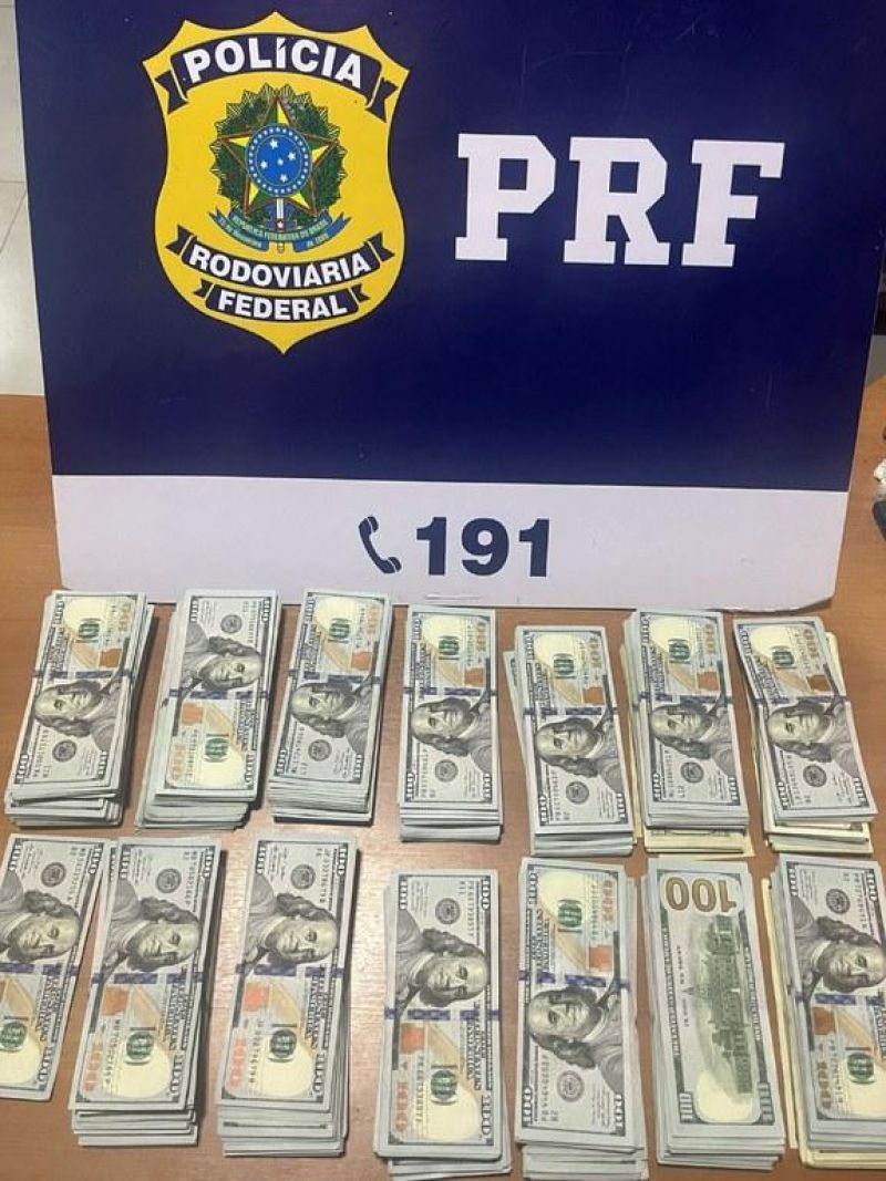 PRF encontra 130 mil dólares junto ao corpo de passageiro na capital PRF encontra 130 mil dólares junto ao corpo de passageiro na capital