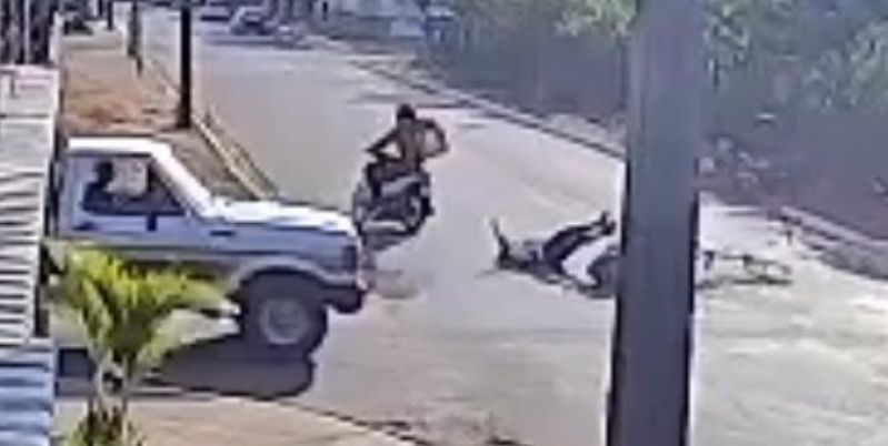 Ciclista morre na hora após violenta colisão com moto em Presidente Médici Ciclista morre na hora após violenta colisão com moto em Presidente Médici