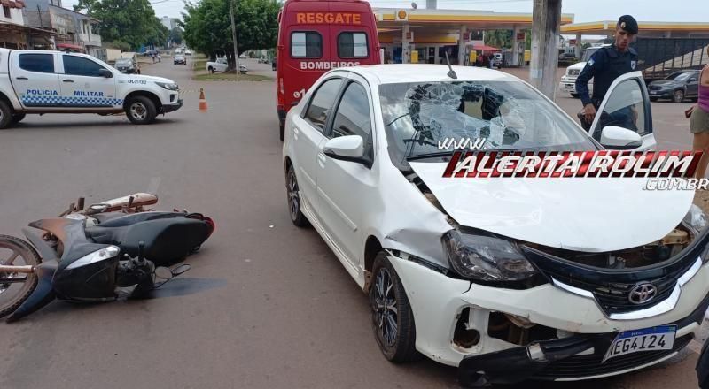 Motociclista fica ferida após colisão com carro em Rolim de Moura Motociclista fica ferida após colisão com carro em Rolim de Moura
