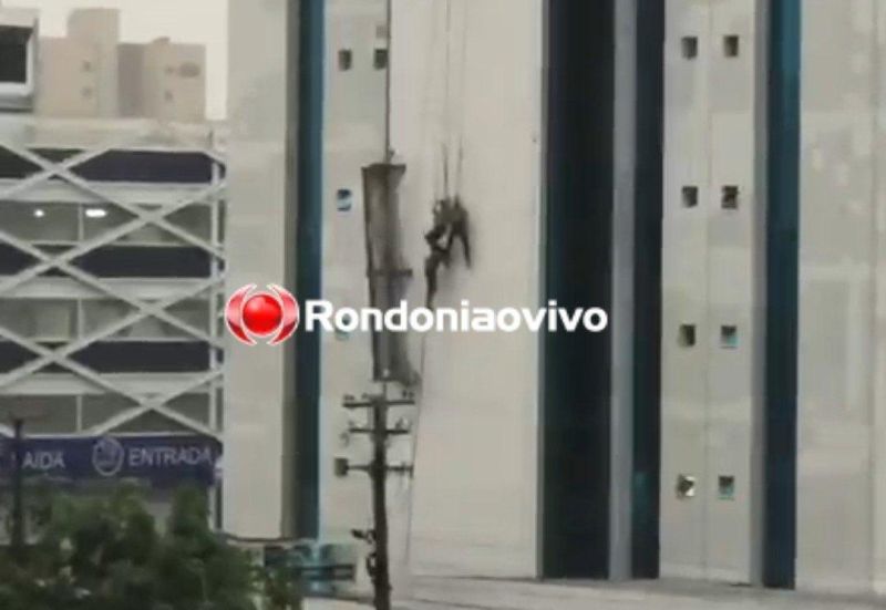Trabalhadores ficam pendurados por cordas após acidente com andaime em RO; vídeo Trabalhadores ficam pendurados por cordas após acidente com andaime em RO; vídeo