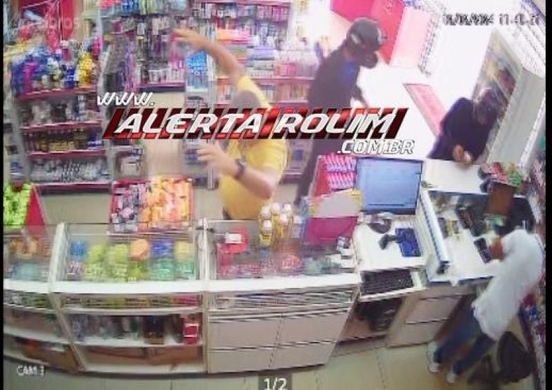 Farmácia é alvo de assalto na manhã desta segunda-feira em Rolim de Moura; veja o vídeo Farmácia é alvo de assalto na manhã desta segunda-feira em Rolim de Moura; veja o vídeo