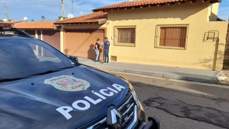 Três pessoas da mesma família são encontrados mortos com sinais de violência dentro de casa Três pessoas da mesma família são encontrados mortos com sinais de violência dentro de casa