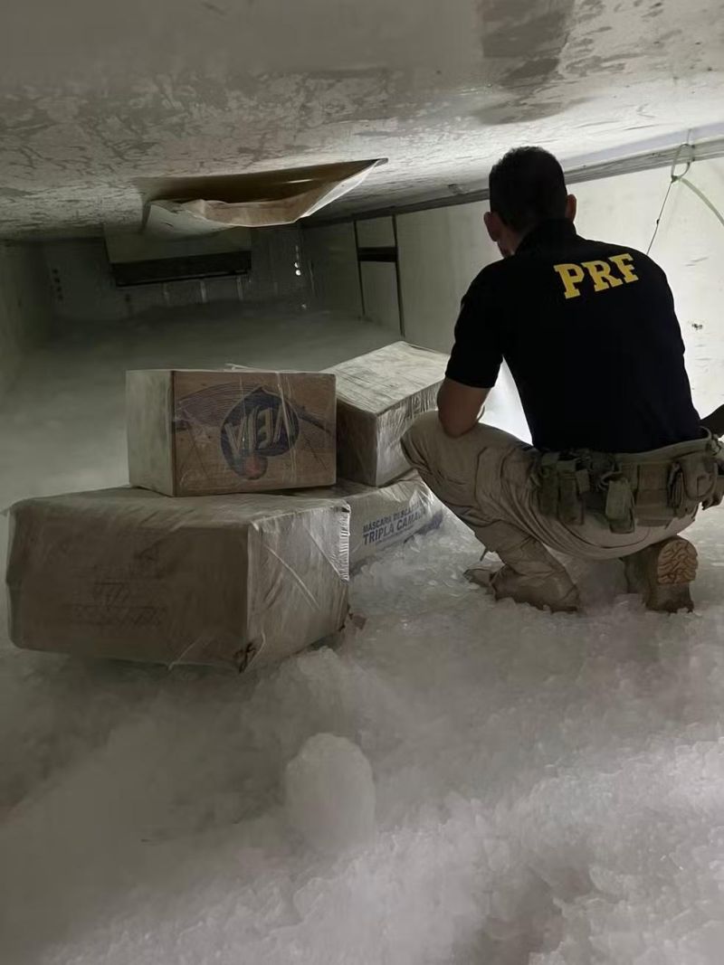 PRF apreende drogas escondidas em caminhão de peixes em Ji-Paraná PRF apreende drogas escondidas em caminhão de peixes em Ji-Paraná
