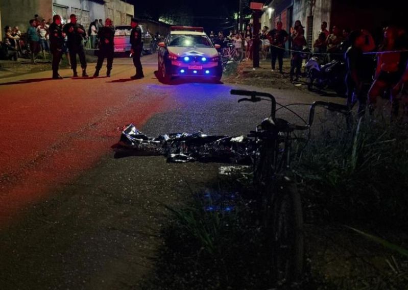 Jovem é morto a tiros na frente da esposa e do filho em bairro da zona sul de Porto Velho Jovem é morto a tiros na frente da esposa e do filho em bairro da zona sul de Porto Velho
