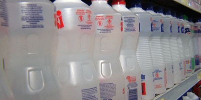 É possível abastecer o carro com álcool de farmácia?