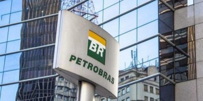 PETROBRAS REDUZ PREÇO DA GASOLINA EM 2,8% NAS REFINARIAS