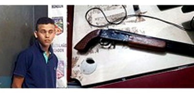 VACILOU: Suspeito é preso com escopeta na frente de casa