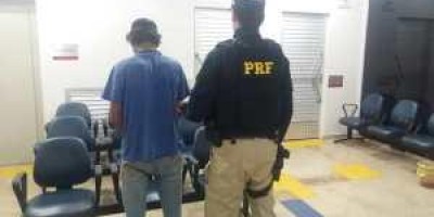 PRF PRENDE MOTORISTA DE CAMINHÃO POR EMBRIAGUEZ AO VOLANTE