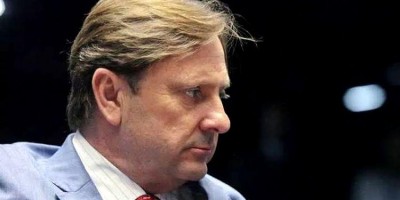 Acir Gurgacz se entrega à polícia