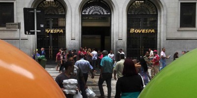 Após eleição de Bolsonaro, dólar sobe 1,51% e bolsa cai 2,24%