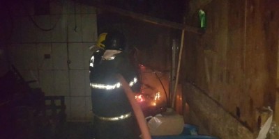 Incêndio destrói fábrica de linguiça em Rolim de Moura