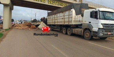 Carreta tomba na BR-364 e deixa rodovia interditada