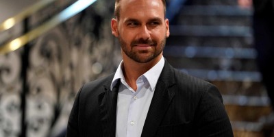 Eduardo Bolsonaro diz que brasileiros ilegais são 'vergonha nossa'
