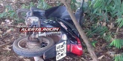 Rolim de Moura - Moto roubada na noite de ontem é localizada em travessão no Bairro...