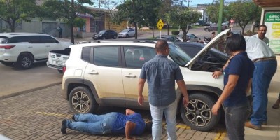 JI-PARANÁ: Jiboia entra em motor de Jeep Renegade no centro