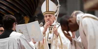 Papa Francisco celebra famosa missa dos Lava pés