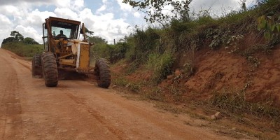 ROLIM DE MOURA: Prefeitura inicia pela linha 188 sul o patrolamento das estradas vicinais 