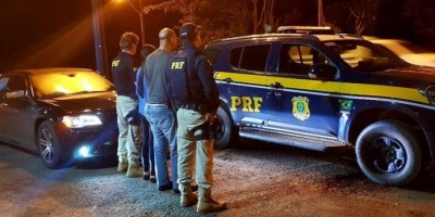 Em Jaru, falso juiz é preso pela PRF com arma e droga
