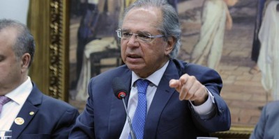 Guedes bate boca com deputados e depois pede desculpas