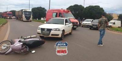 Motoneta é atingida por veículo em rotatória da BR-364