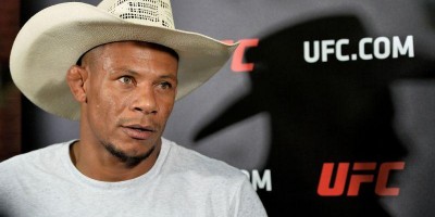 Alex Cowboy do UFC agride ex-mulher e está foragido