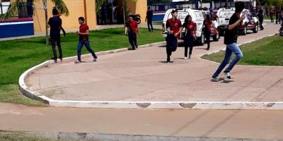 Aluno invade escola armado e ameaça atirar contra colegas 
