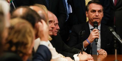 Após atos, Bolsonaro acena a Legislativo e Judiciário