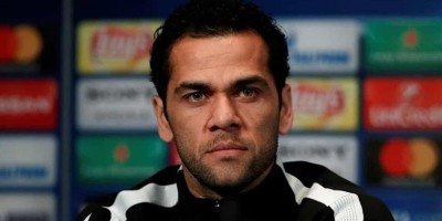 Daniel Alves condena agressão de Neymar: 