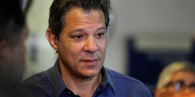 Haddad diz que Bolsonaro vive em 