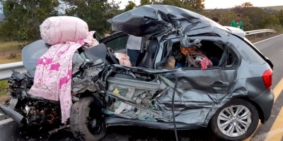 MT: Três ficam ferido e dois morrem em grave acidente