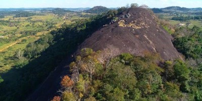 CACOAL: Pedra se destaca em meio a vegetação e vira ponto turístico 