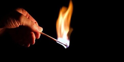Jovem de 21 anos joga álcool e coloca fogo no próprio corpo