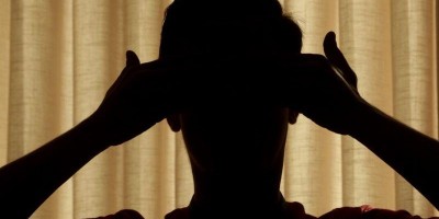 Mãe agride filho de 13 anos por ele ser homossexual