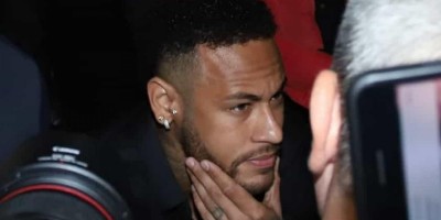 Neymar culpa modelo por marcas em seu corpo: 'Você pedia mais'
