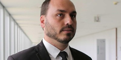 Carlos Bolsonaro ataca GSI e abre nova crise com militares