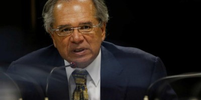 Guedes e Coaf vão responder sobre Greenwald no prazo de 24h