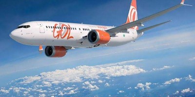 Homem viaja no trem de pouso de avião, cai e morre
