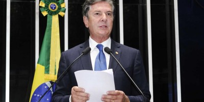 Justiça cancela concessão de rádios e TV ligados a Collor