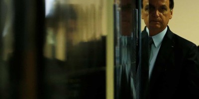Bolsonaro ataca a imprensa e diz que jornal 'vai fechar'